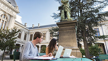 Étudiants à l'Université Lumière Lyon 2 / ©Thierry Fournier - Métropole de Lyon Voir l'actualité Offres d'emplois de missions éducatives