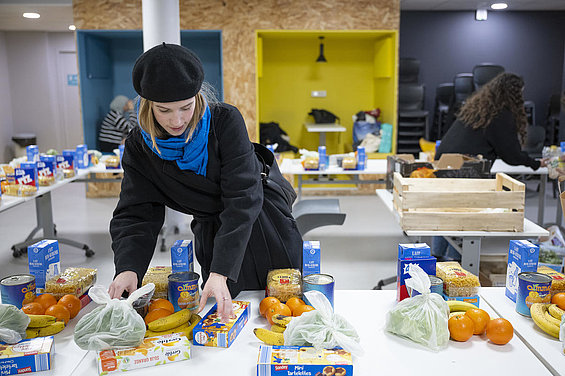 Distribution EMF avec des colis alimentaires de 3 euros tous les 15 jours