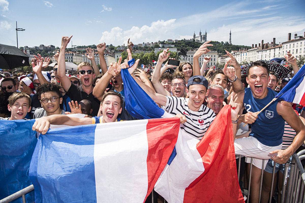 Des supporters place Bellecour